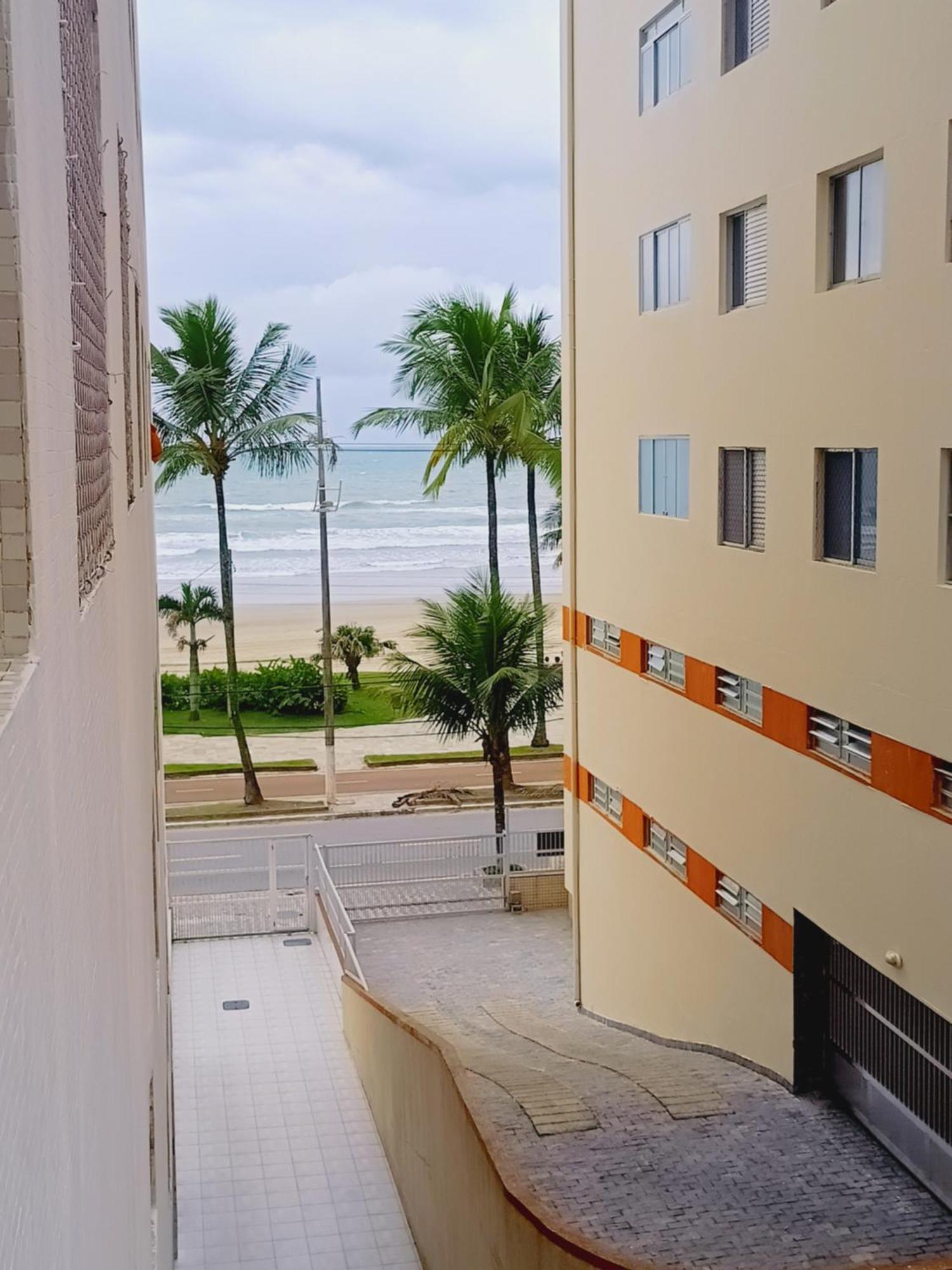 פראייה גראנדה Apartamento Pe Na Areia Vila Caicara מראה חיצוני תמונה