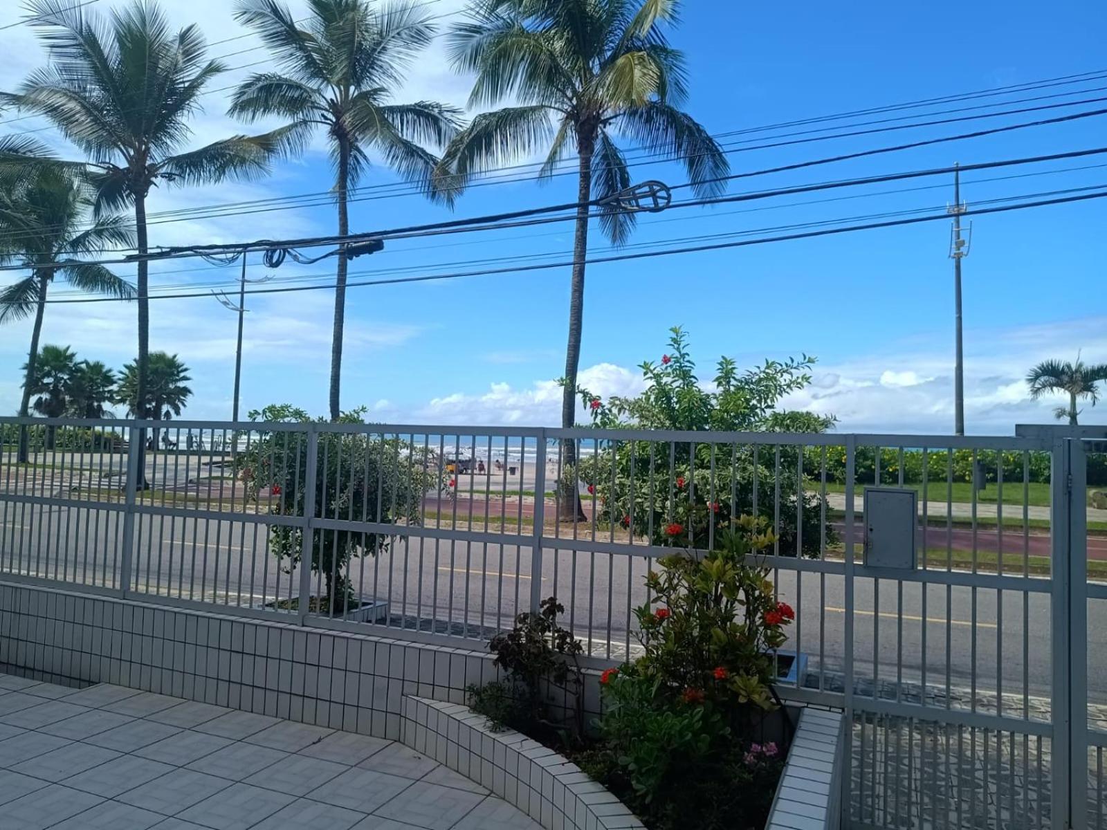 פראייה גראנדה Apartamento Pe Na Areia Vila Caicara מראה חיצוני תמונה